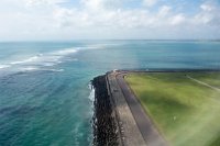 Nach knapp 5 stündigem Flug landen wir Denpasar, der Haupstadt von Bali.